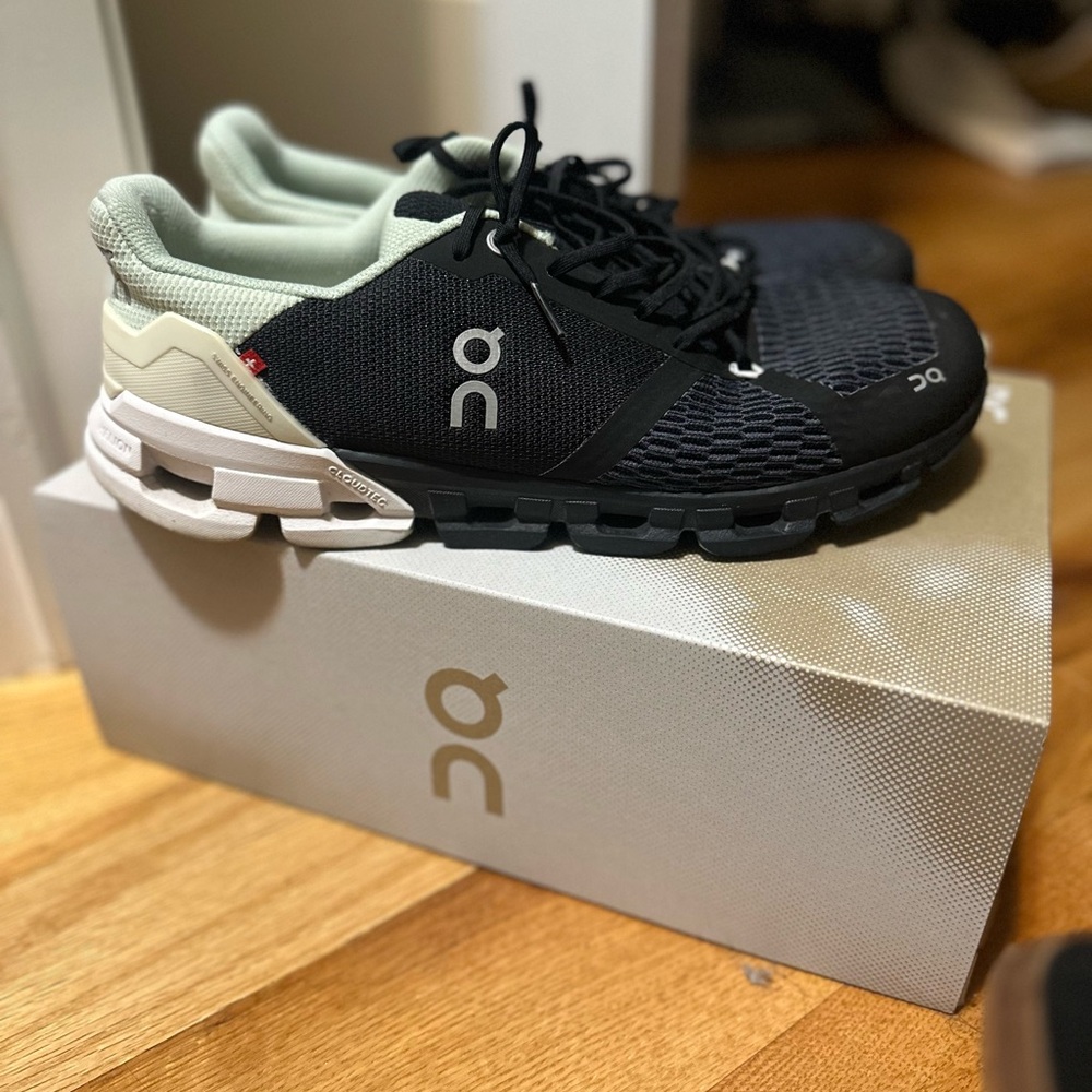 On Running Black and Teal Athletic Shoes Cloud Flyer 3